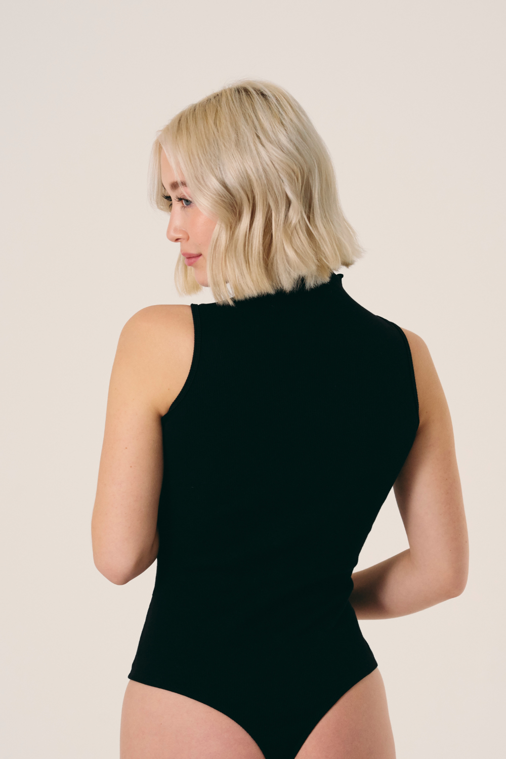 BODY HIGH COLLAR BLACK
