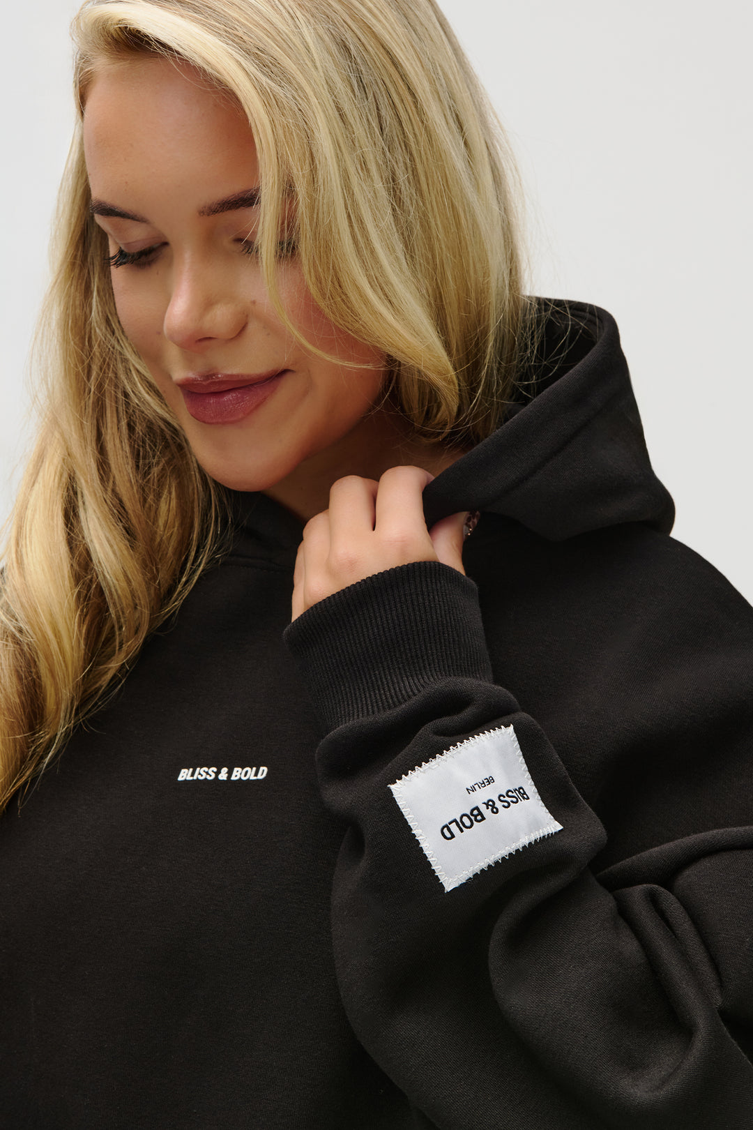 SEYDA OVERSIZED HOODIE BLACK TRUST THE PROCESS