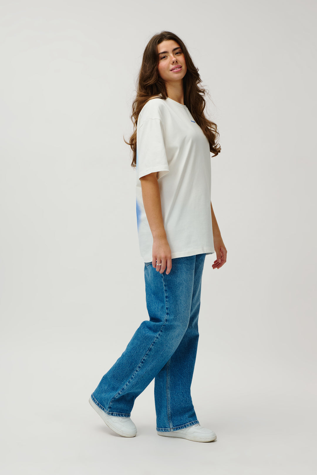OVERSIZED TSHIRT OFF WHITE LOVE SURROUNDS ME
